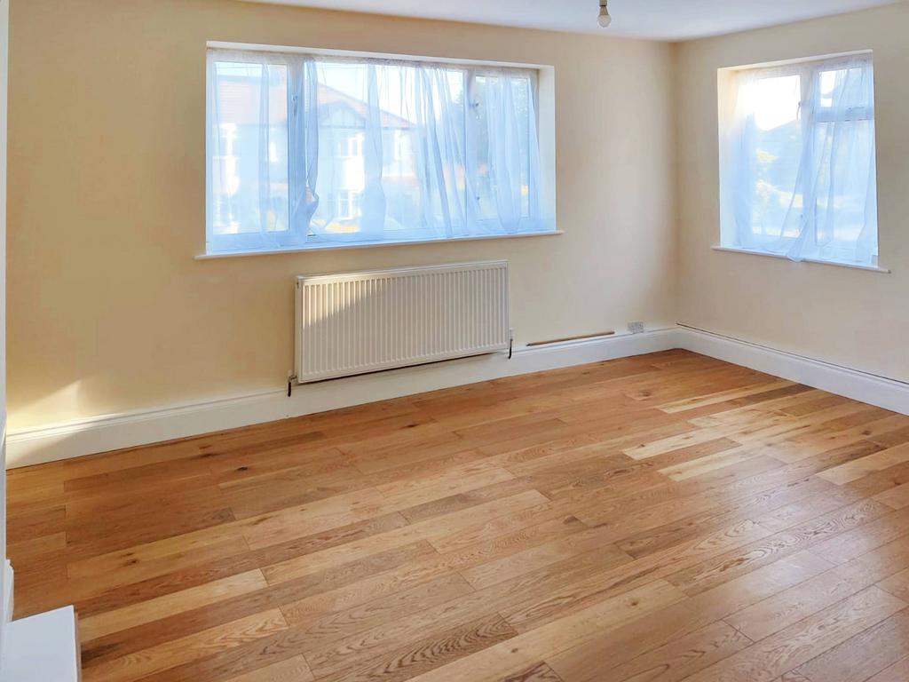 Apartment in Greenford - View 3