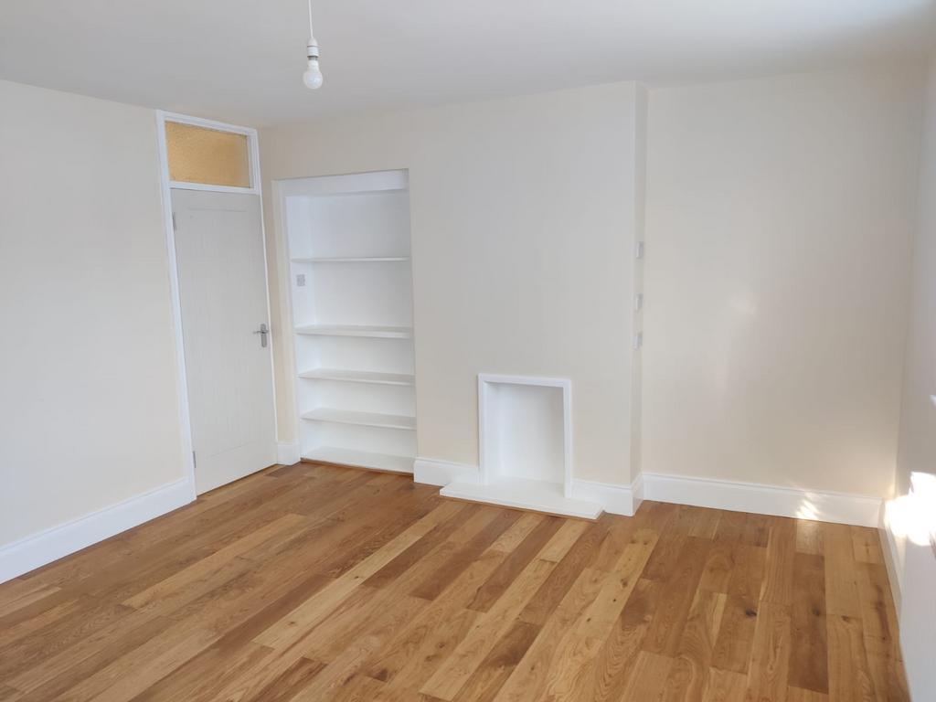 Apartment in Greenford - View 5