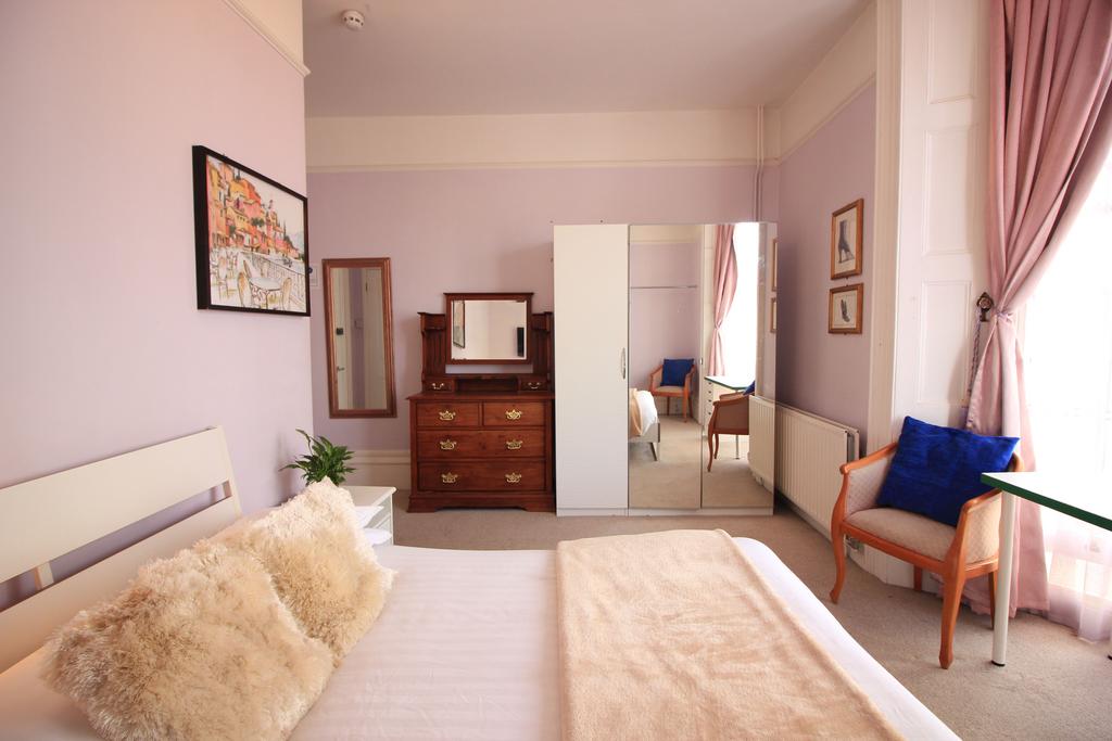 House in Hove - View 2