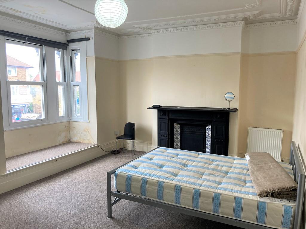Apartment in Surbiton - View 5