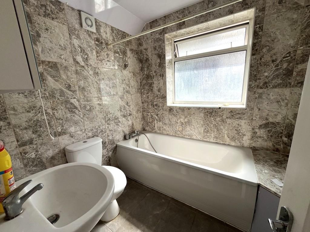 House in Middlesex - View 4