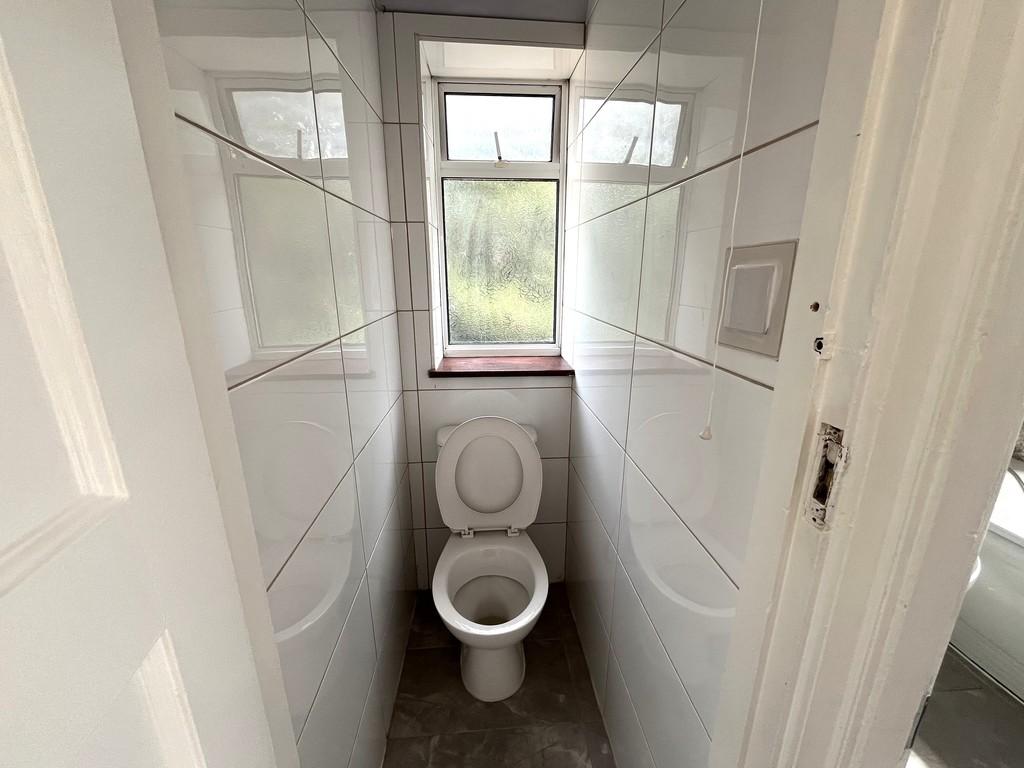 House in Middlesex - View 5