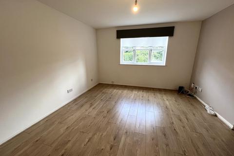 2 bedroom apartment to rent, Redford Close, Feltham