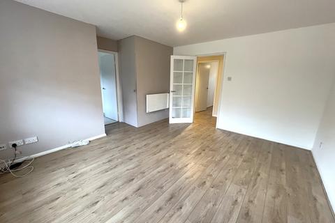 2 bedroom apartment to rent, Redford Close, Feltham