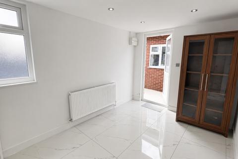 Studio to rent, Parkfield Crescent, Ruislip