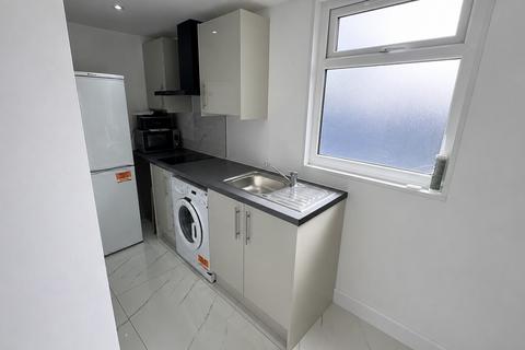 Studio to rent, Parkfield Crescent, Ruislip