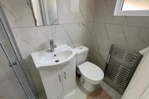 Studio to rent, Parkfield Crescent, Ruislip