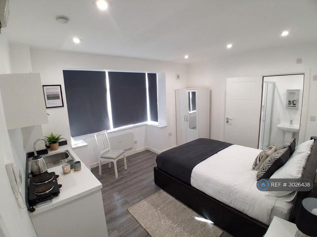 Apartment in Mitcham, London - View 2