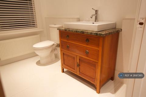 1 bedroom in a house share to rent, Eleanor Road, London, N11