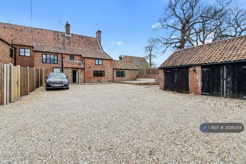 5 bedroom terraced house to rent, Holt Road, Norwich, NR10