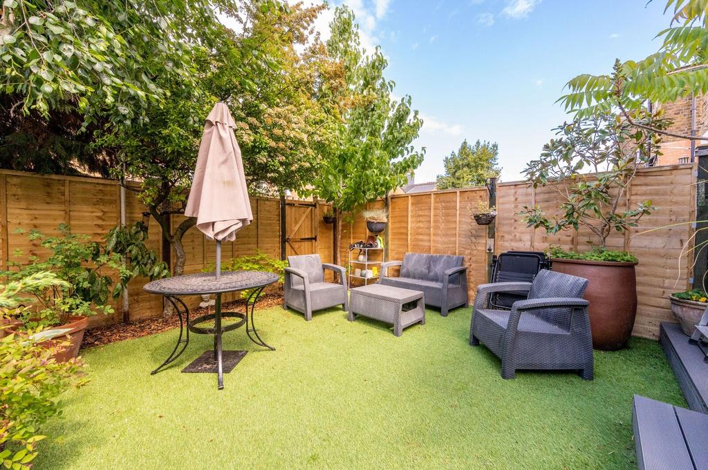 Apartment in London, Hanwell - View 3