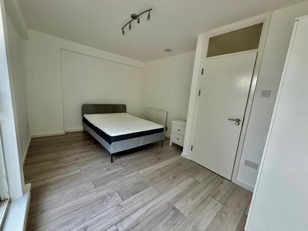 Apartment in London - View 3