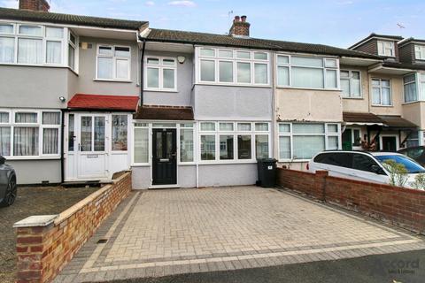 3 bedroom terraced house to rent, Macdonald Avenue, Hornchurch, RM11