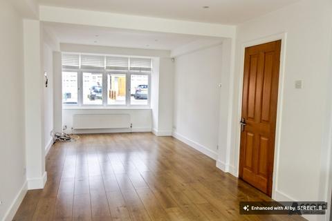 3 bedroom terraced house to rent, Macdonald Avenue, Hornchurch, RM11