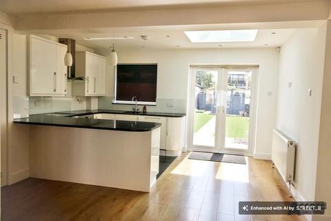 3 bedroom terraced house to rent, Macdonald Avenue, Hornchurch, RM11