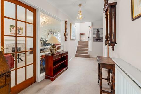 4 bedroom detached house for sale, Hookstone Drive, Harrogate, HG2