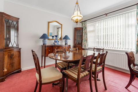 4 bedroom detached house for sale, Hookstone Drive, Harrogate, HG2