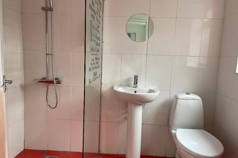 2 bedroom terraced house to rent, Ceylon St, Hull, HU9 5RE