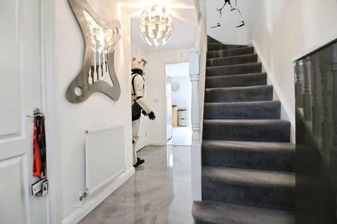 4 bedroom semi-detached house for sale, Tracy Avenue, Langley