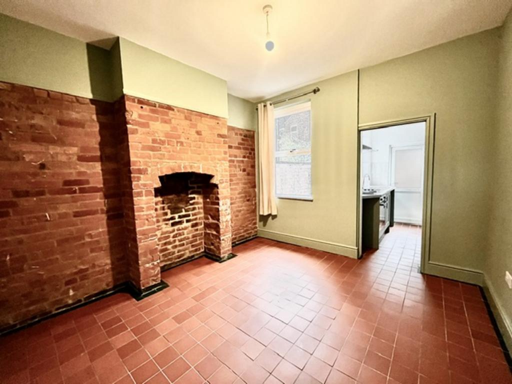 House in Leicester, West End - More