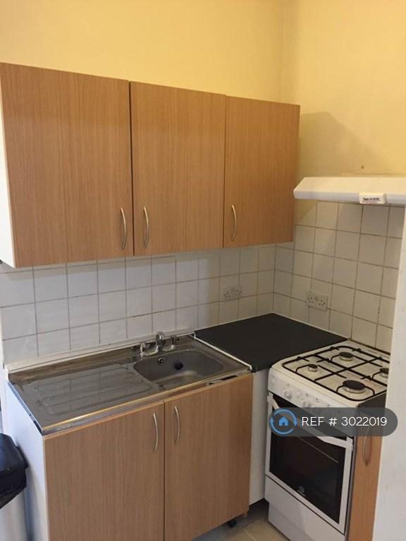 Apartment in Hounslow - View 3