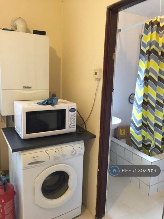 Apartment in Hounslow - View 4