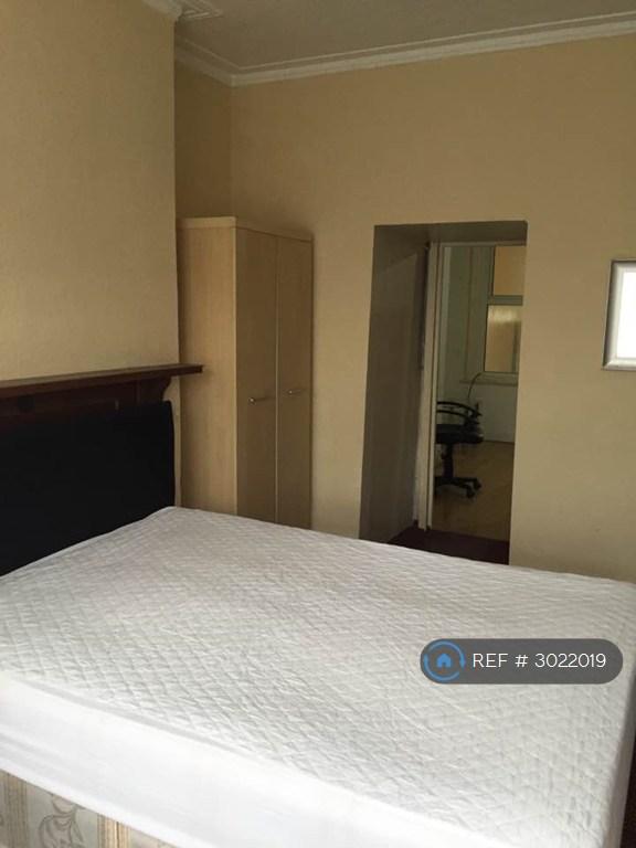 Apartment in Hounslow - View 5