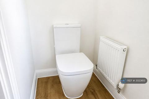 4 bedroom detached house to rent, Graves Road, Norwich, NR13