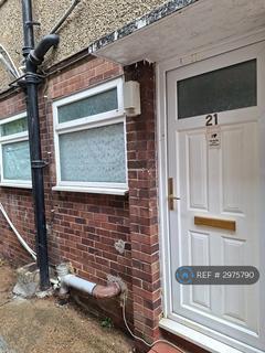 3 bedroom flat to rent, Dockwell Close, Feltham, TW14