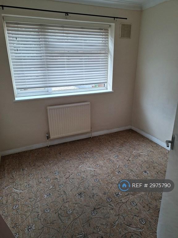 Apartment in Feltham - View 4