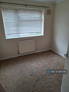 3 bedroom flat to rent, Dockwell Close, Feltham, TW14
