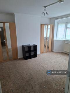 3 bedroom flat to rent, Dockwell Close, Feltham, TW14