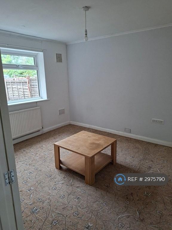 Apartment in Feltham - More