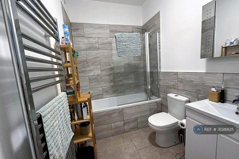 2 bedroom flat to rent, Ivydene House, Stockport, SK4