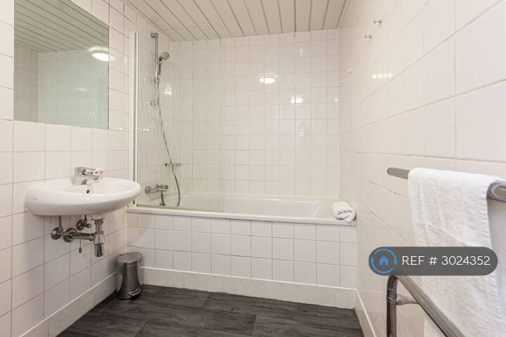Apartment in Manchester, Greater Manchester - View 3