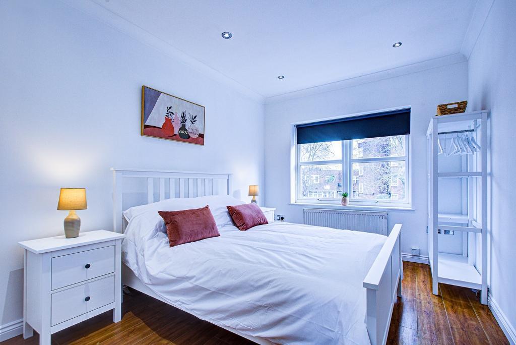 House in London - View 2