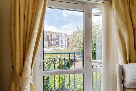 2 bedroom apartment for sale, Riverland Court, Christchurch BH23