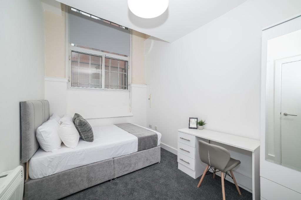 Apartment in Nottinghamshire - View 3