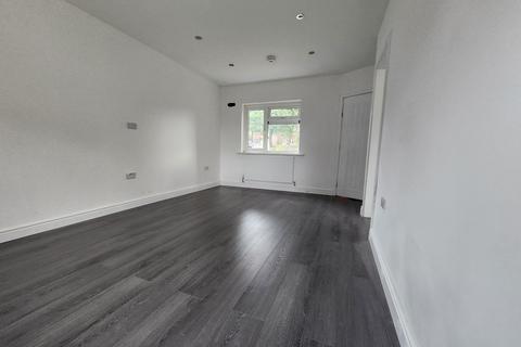 3 bedroom semi-detached house to rent, King Charles Avenue, Walsall, WS2