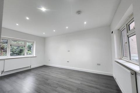 3 bedroom semi-detached house to rent, King Charles Avenue, Walsall, WS2