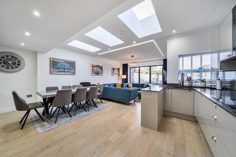 5 bedroom end of terrace house for sale, Kenilworth Avenue, Harrow