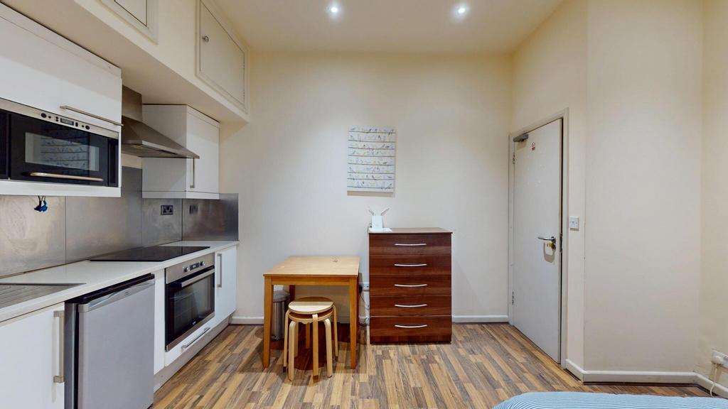 Apartment in London - View 5