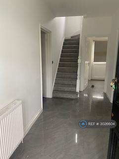 3 bedroom detached house to rent, Fairview Drive, Chigwell, IG7