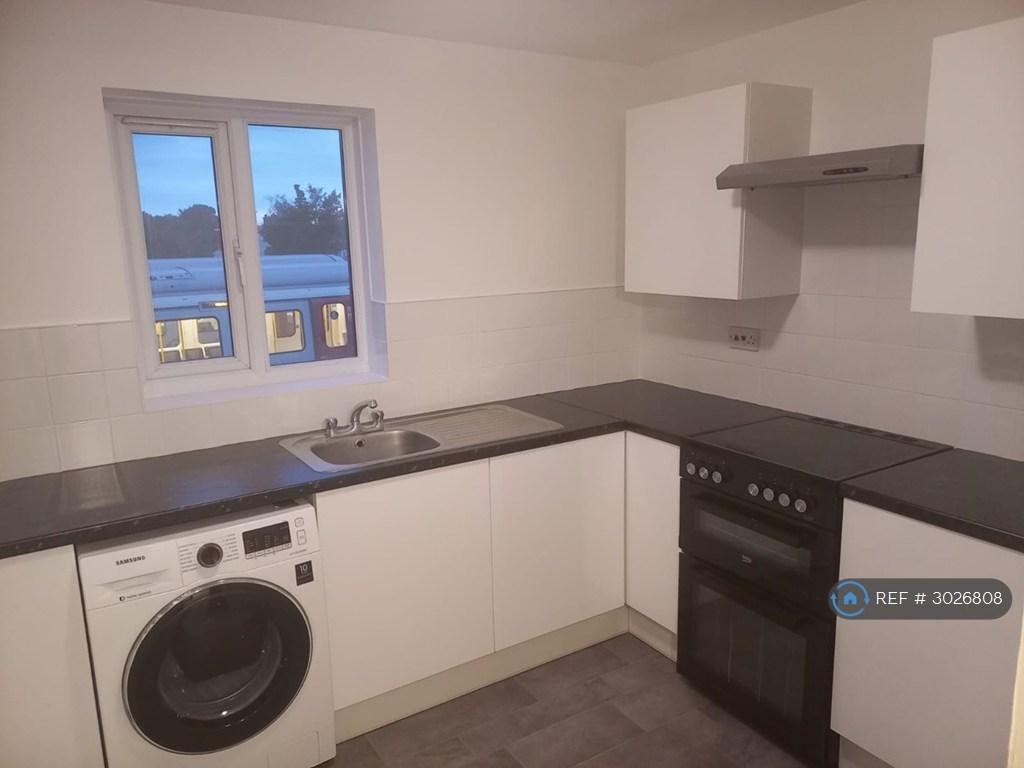 Apartment in Barking - View 2