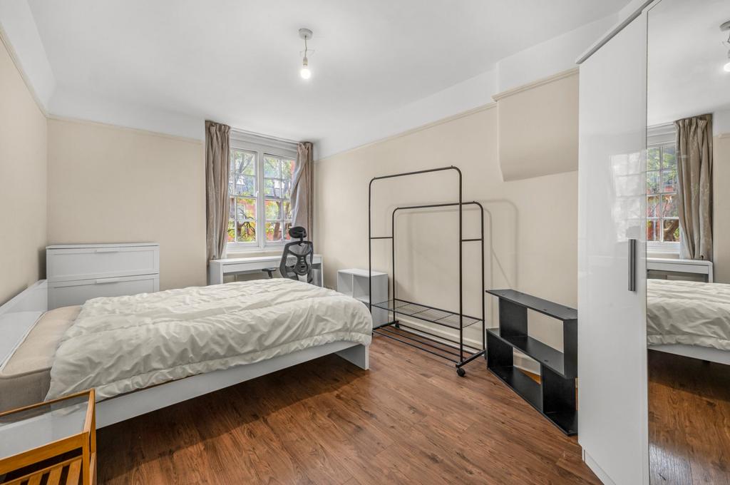 Apartment in London - View 5
