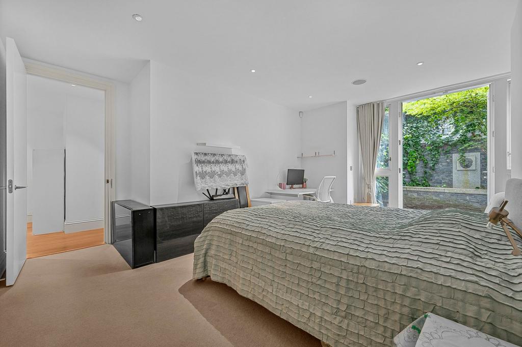 Apartment in London - View 5