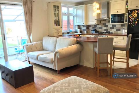 4 bedroom semi-detached house to rent, Nightingale Road, Petts Wood, Orpington, BR5