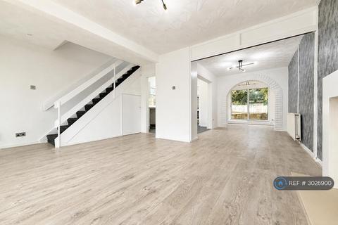 3 bedroom end of terrace house to rent, Compton Way, Manchester, M24