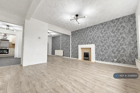 3 bedroom end of terrace house to rent, Compton Way, Manchester, M24