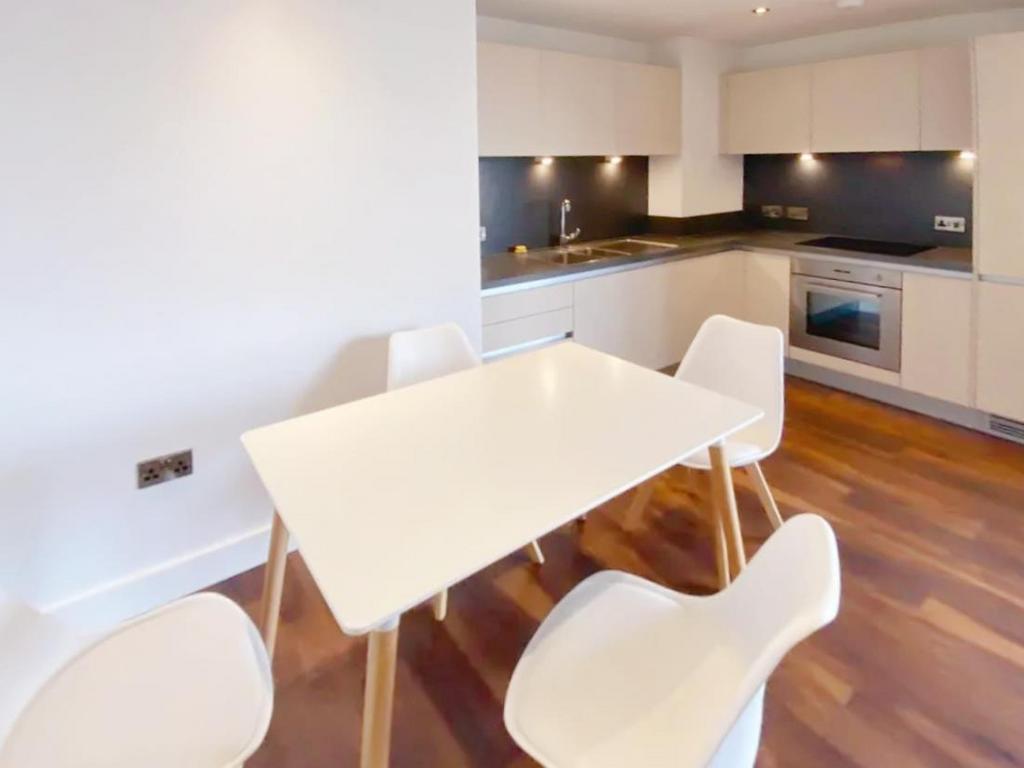 Apartment in Salford, Ordsall - View 2